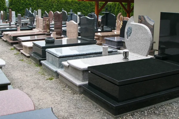 Выбор мастерской для изготовления памятников: критерии профессионализма, материалы высшего качества и индивидуальный подход