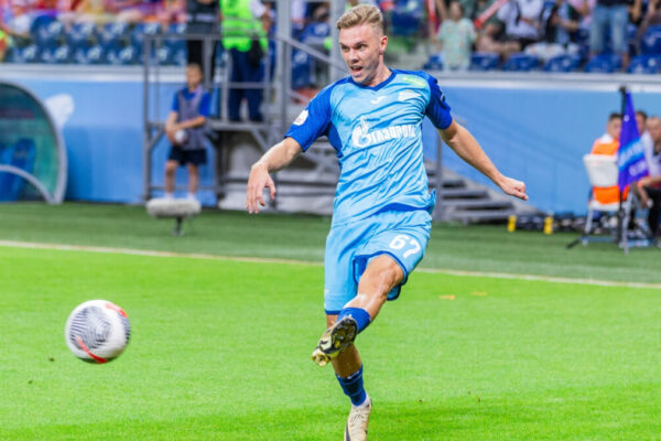 Глушенков «на миллион процентов» отвечает требованиям сборной России, заявил Стукалов