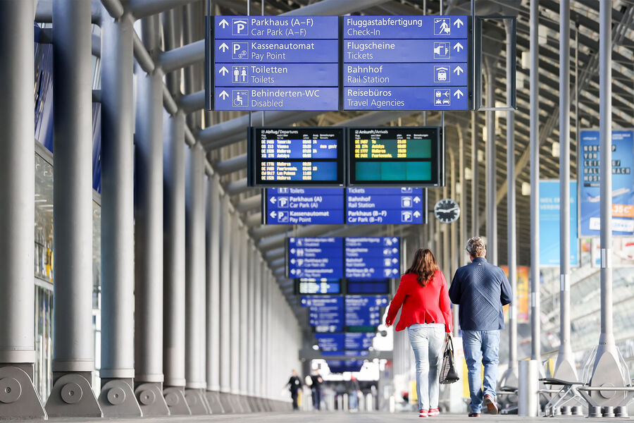 Генконсульство РФ в Анталье сообщило о помощи задержанным за драку россиянкам