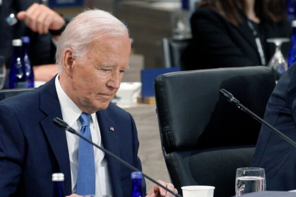 СМИ: давление однопартийцев вызвало у Байдена гнев и паранойю