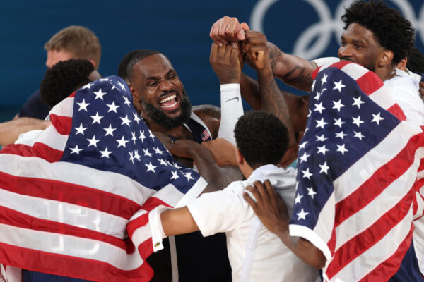 Джеймс и Карри вошли в символическую сборную баскетбольного турнира на Олимпиаде‑2024