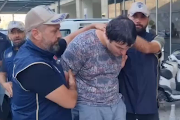 Обвиняемый в подрыве машины в Москве Серебряков доставлен из Турции в Россию