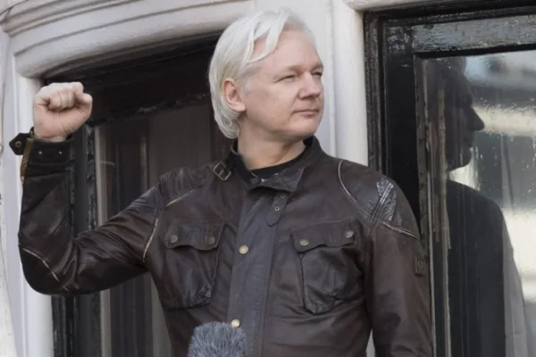 Ассанжа освободили из британской тюрьмы