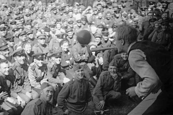 Будущий напарник Никулина горел в Т-34, а клоун Вяткин импровизировал под бомбами