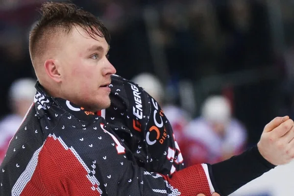 Дмитрий Федоров рассказал, за что Николай Лемтюгов хотел бросить шайбу в Егора Сурина