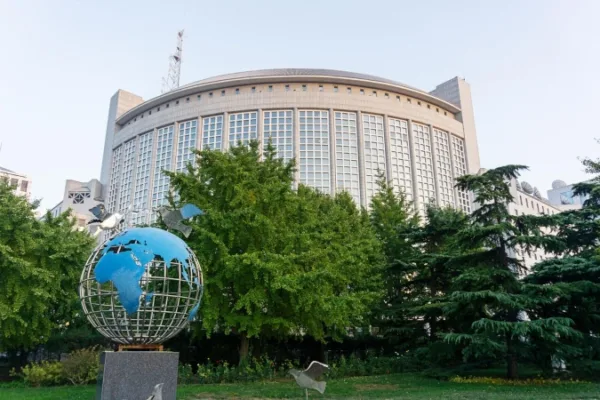 Китай призвал НАТО переосмыслить свои действия в украинском кризисе