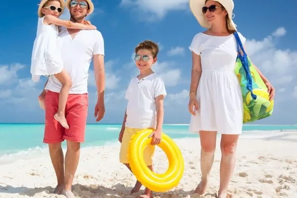 Куда поехать на море в мае в России, за границу с детьми