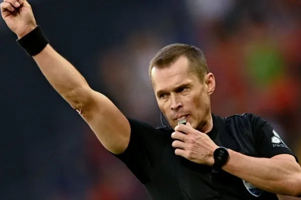 Лапочкин не согласился с решением Безбородова не назначать пенальти в ворота «Оренбурга» в матче с «Зенитом»