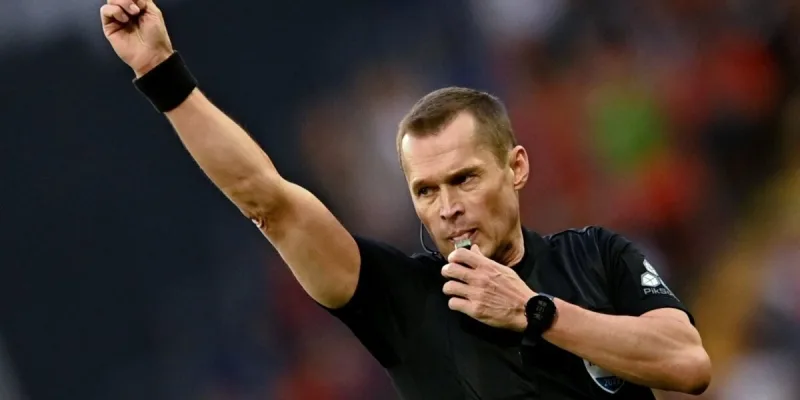 Лапочкин не согласился с решением Безбородова не назначать пенальти в ворота «Оренбурга» в матче с «Зенитом»