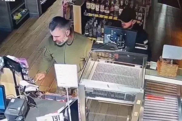 На Украине мужчины в военной форме расстреляли полицейских на блокпосту