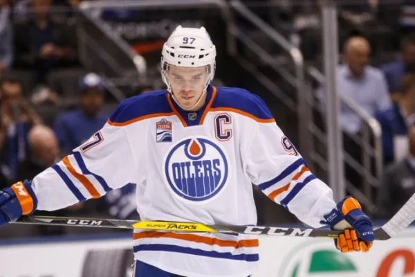 Нападающий «Эдмонтона» Макдэвид побил рекорд Гретцки