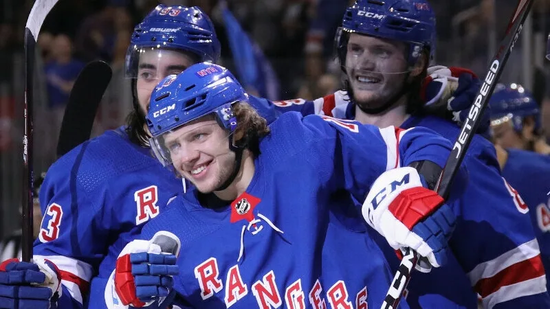 Панарин стал первой звездой решающего матча серии против «Вашингтона»