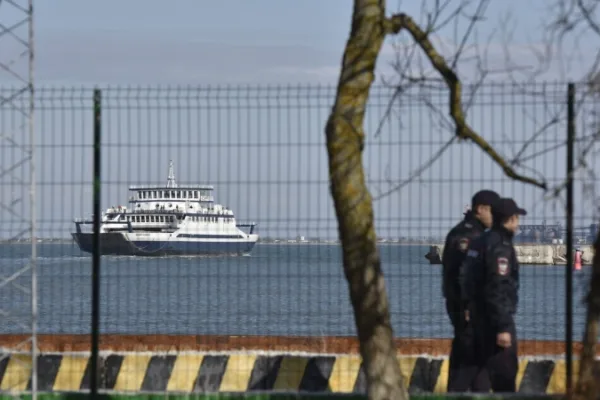 При отражении ракетной атаки ВСУ в Керчи пострадали два парома