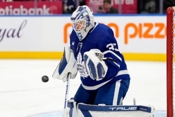 Российский вратарь Самсонов подписал контракт с «Вегасом»