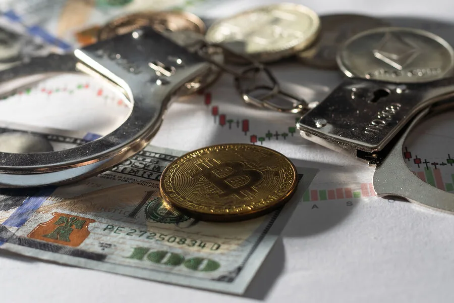 «Ъ»: СК арестовал активы сбежавших миллиардеров из МВД Сатюкова и Соколова