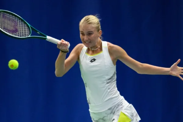 Теннисистка Полина Кудерметова проиграла в первом круге турнира в Руане
