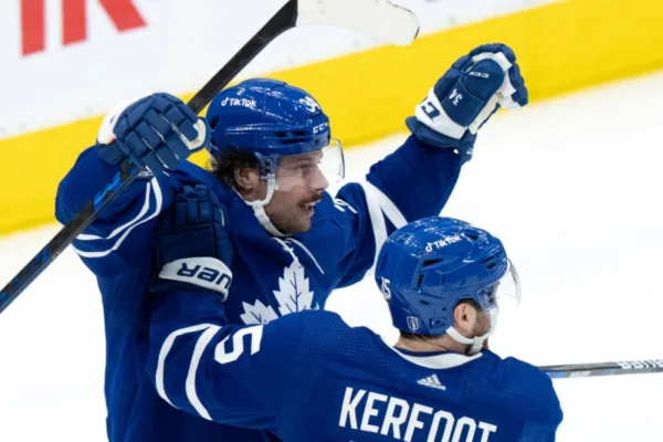 «Торонто» сравнял счет в серии с «Бостоном» в плей‑офф НХЛ