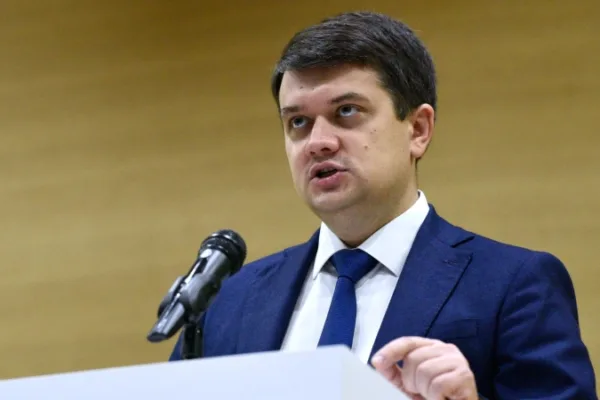 В Раде предупредили о потере поколения из-за приостановки консульских услуг