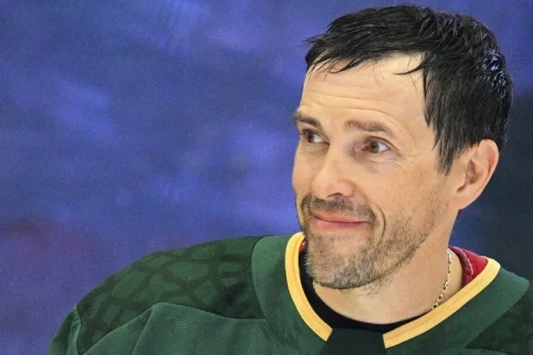 Защитник «Ак Барса» Марченко — о тренировках с Дацюком: «Он работает больше, чем другие»