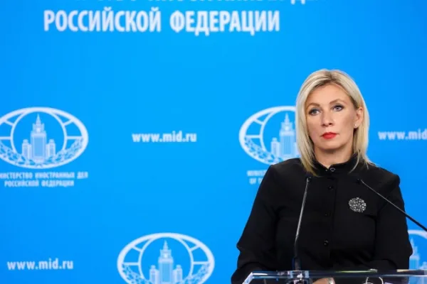 Зеленский на деньги США выманивает последних украинцев, заявила Захарова